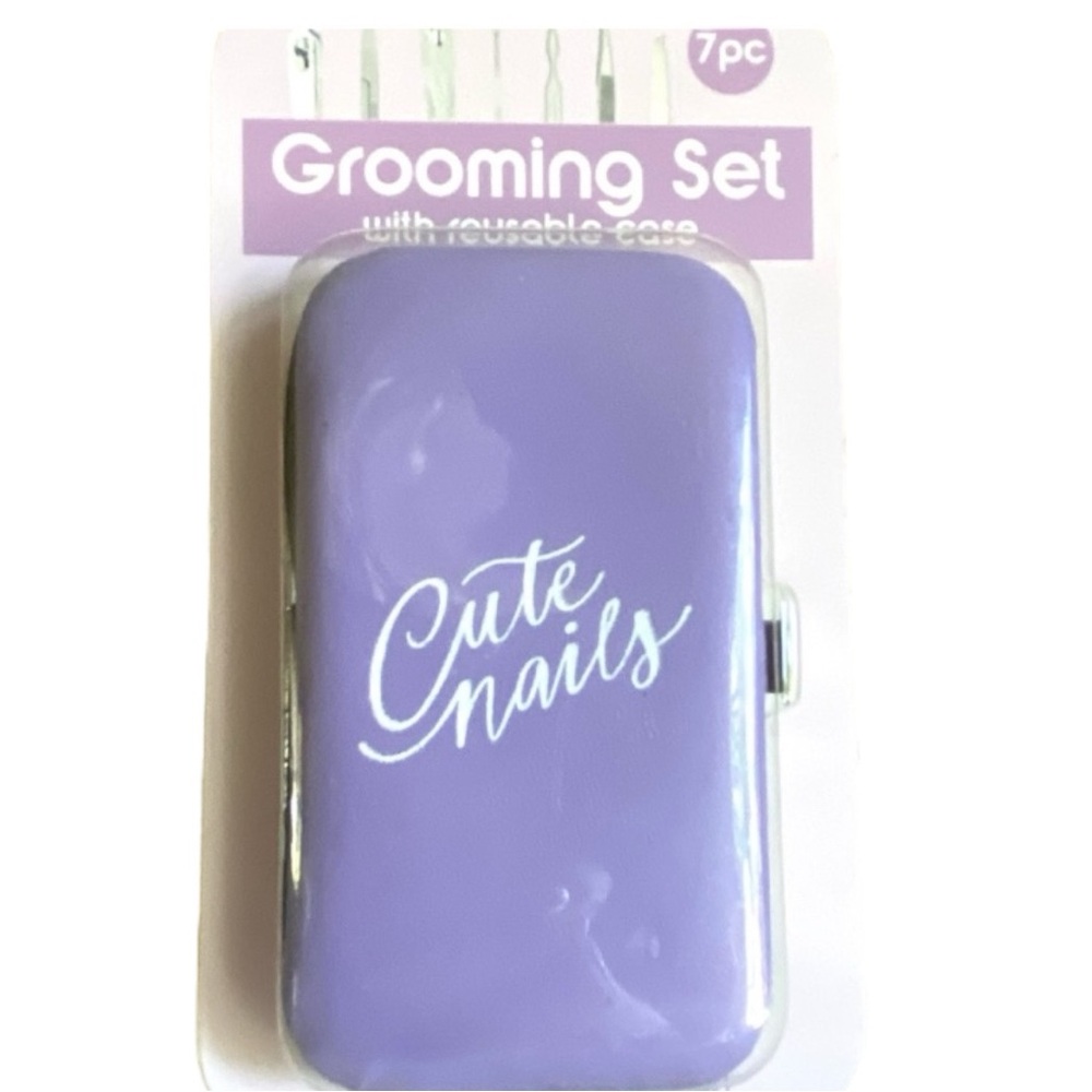 🐭 SALE Cute Nails 7pc manicure set with the case brand new and Giftable